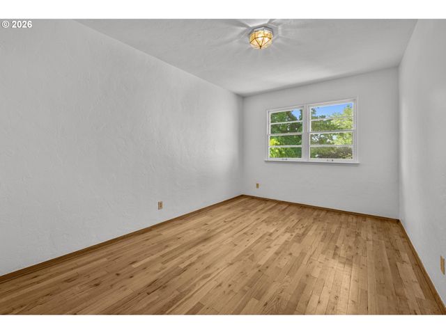 6723 Ne BROADWAY, Portland, OR 97213