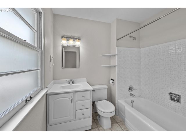 6723 Ne BROADWAY, Portland, OR 97213