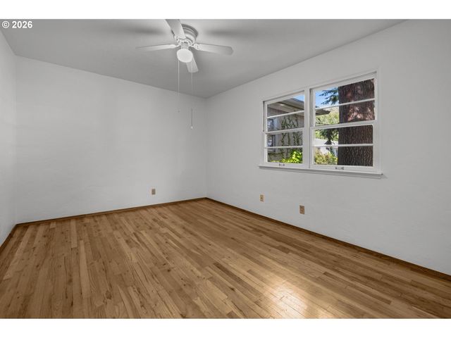6723 Ne BROADWAY, Portland, OR 97213