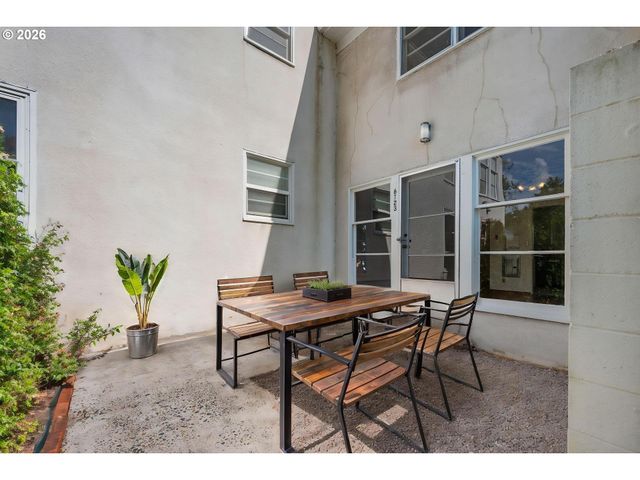 6723 Ne BROADWAY, Portland, OR 97213