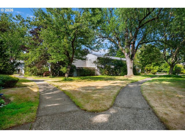 6723 Ne BROADWAY, Portland, OR 97213