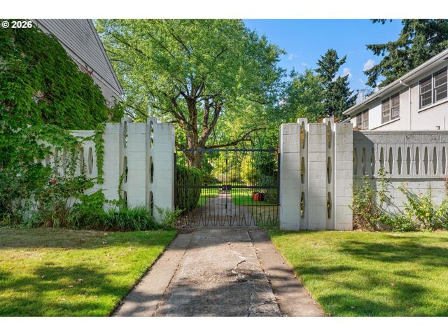 6723 Ne BROADWAY, Portland, OR 97213