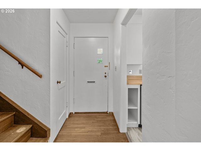 6723 Ne BROADWAY, Portland, OR 97213