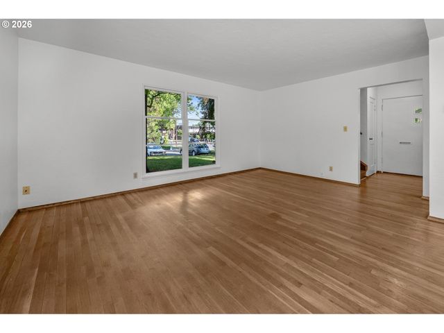 6723 Ne BROADWAY, Portland, OR 97213