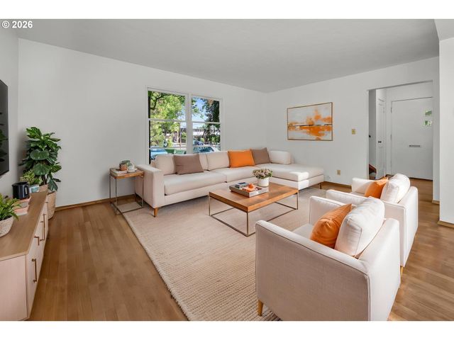 6723 Ne BROADWAY, Portland, OR 97213