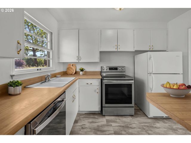 6723 Ne BROADWAY, Portland, OR 97213