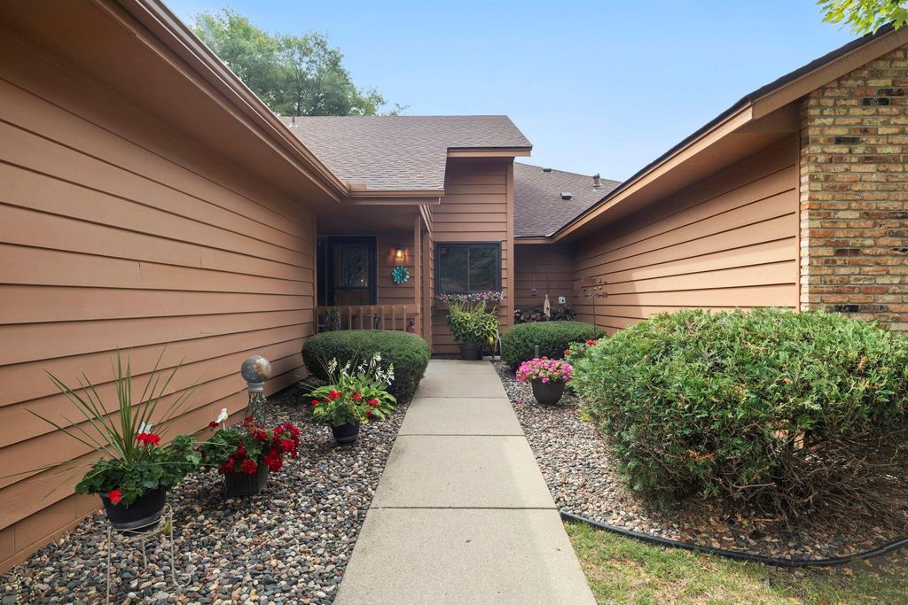 14621 Embassy Avenue, Apple Valley, MN 55124 — photo 2
