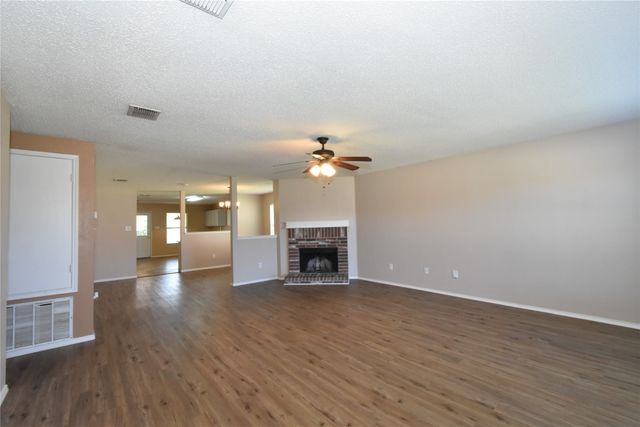 1130 Seneca Drive, Arlington, TX 76017
