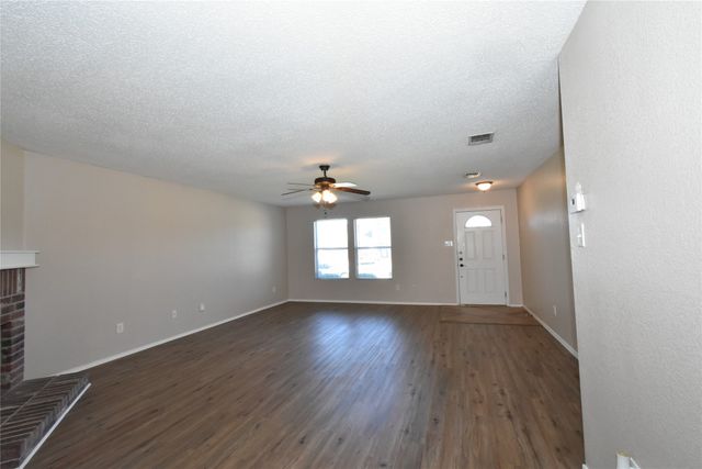 1130 Seneca Drive, Arlington, TX 76017