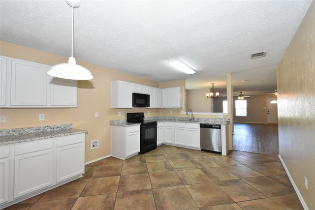 1130 Seneca Drive, Arlington, TX 76017