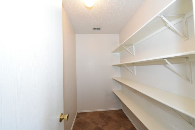 1130 Seneca Drive, Arlington, TX 76017