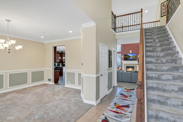 2124 Amelia Lane, Hoffman Estates, IL 60192