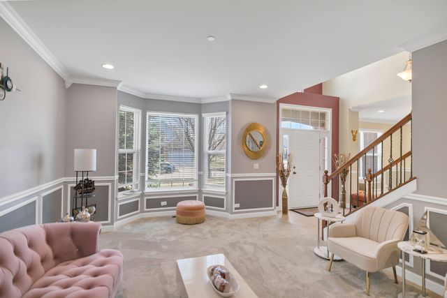 2124 Amelia Lane, Hoffman Estates, IL 60192