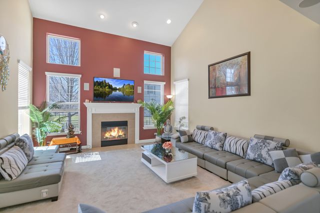 2124 Amelia Lane, Hoffman Estates, IL 60192