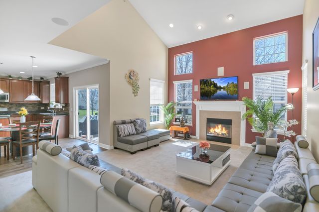 2124 Amelia Lane, Hoffman Estates, IL 60192