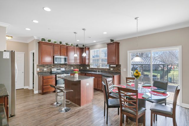 2124 Amelia Lane, Hoffman Estates, IL 60192