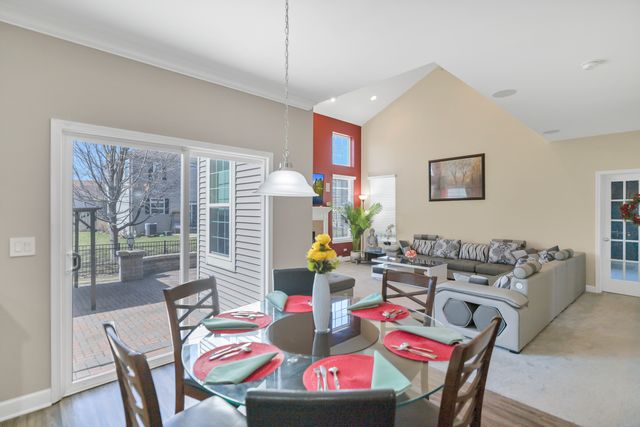 2124 Amelia Lane, Hoffman Estates, IL 60192