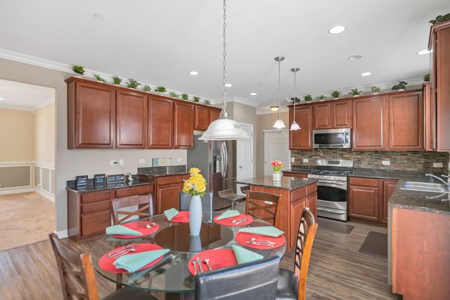 2124 Amelia Lane, Hoffman Estates, IL 60192