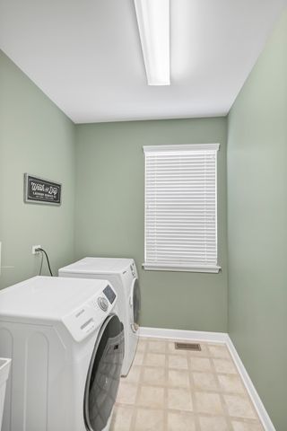 2124 Amelia Lane, Hoffman Estates, IL 60192