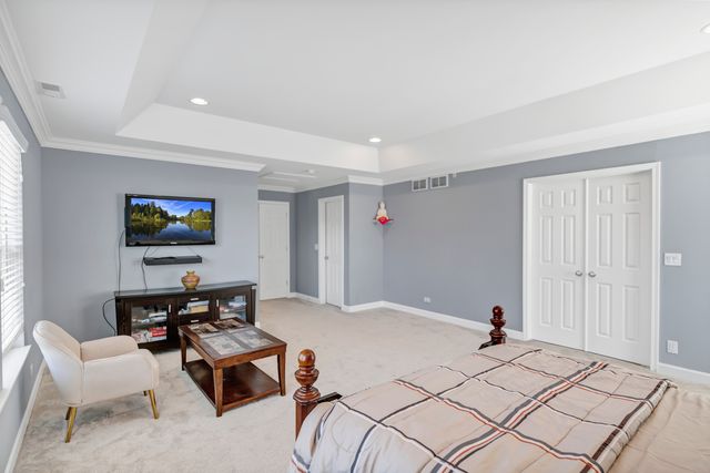 2124 Amelia Lane, Hoffman Estates, IL 60192