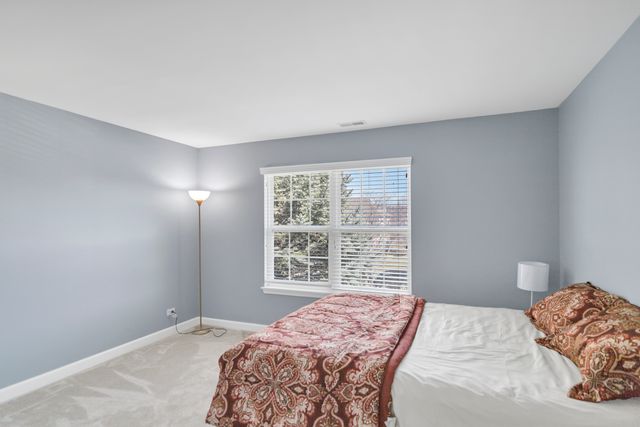 2124 Amelia Lane, Hoffman Estates, IL 60192