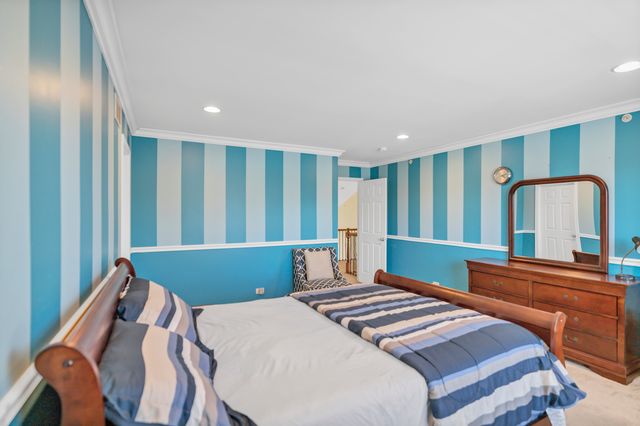 2124 Amelia Lane, Hoffman Estates, IL 60192