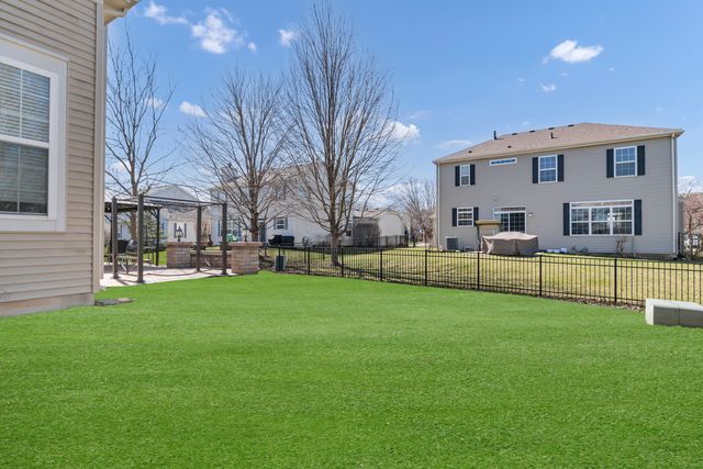 2124 Amelia Lane, Hoffman Estates, IL 60192