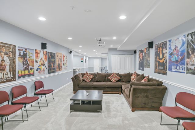 2124 Amelia Lane, Hoffman Estates, IL 60192