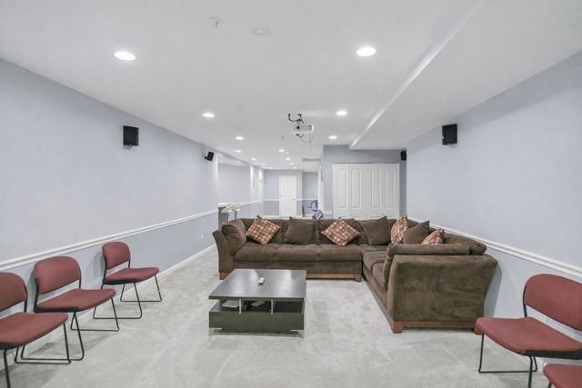 2124 Amelia Lane, Hoffman Estates, IL 60192