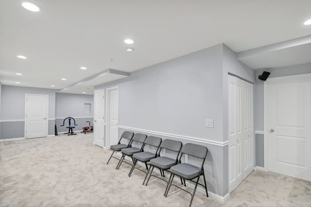 2124 Amelia Lane, Hoffman Estates, IL 60192