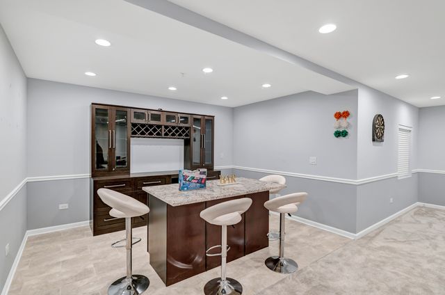 2124 Amelia Lane, Hoffman Estates, IL 60192