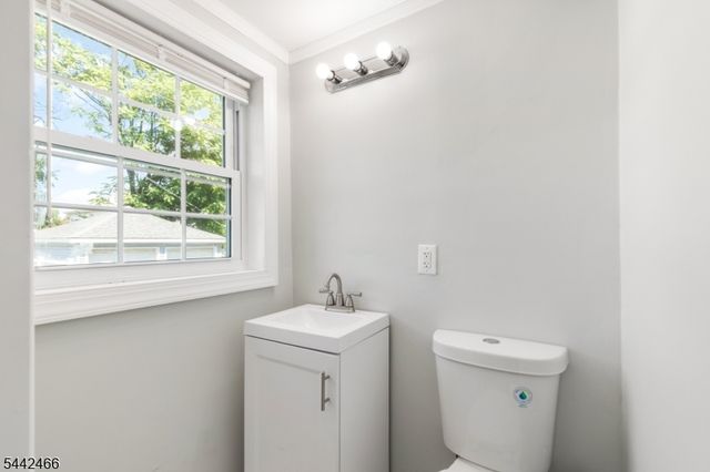 40 Teaneck Rd, Ridgefield Park Village, NJ 07660