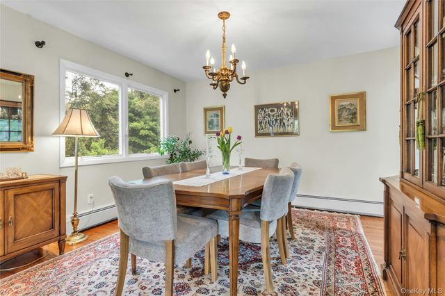 28 Penguin Lane, Commack, NY 11725