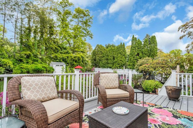 28 Penguin Lane, Commack, NY 11725