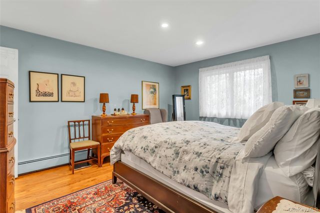 28 Penguin Lane, Commack, NY 11725