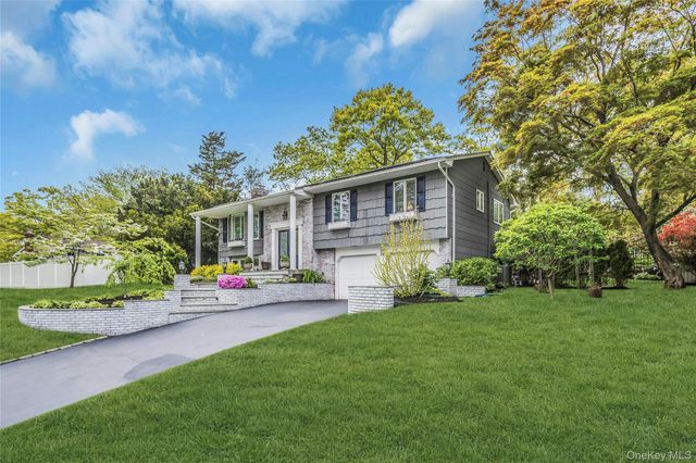28 Penguin Lane, Commack, NY 11725