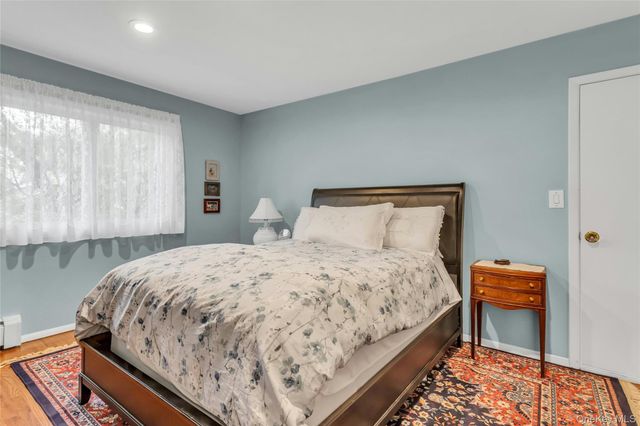 28 Penguin Lane, Commack, NY 11725