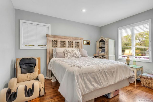 28 Penguin Lane, Commack, NY 11725