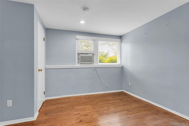 28 Penguin Lane, Commack, NY 11725