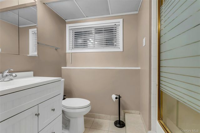 28 Penguin Lane, Commack, NY 11725