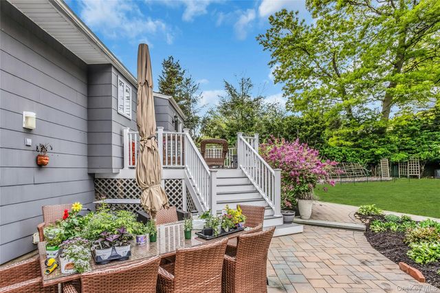 28 Penguin Lane, Commack, NY 11725