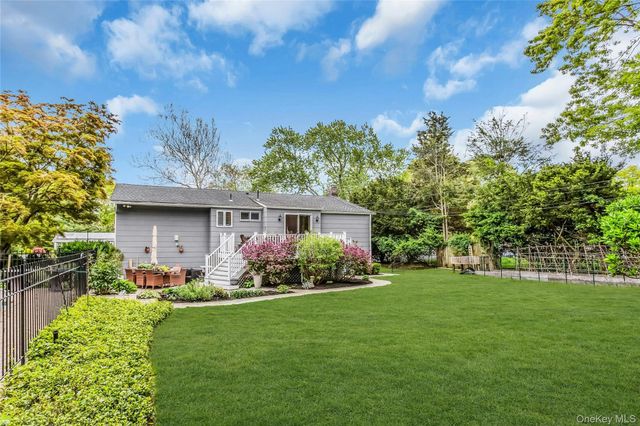 28 Penguin Lane, Commack, NY 11725