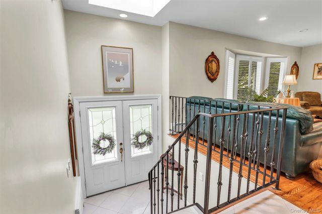 28 Penguin Lane, Commack, NY 11725