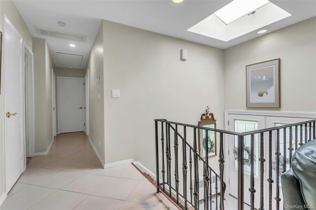 28 Penguin Lane, Commack, NY 11725