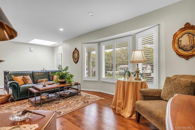 28 Penguin Lane, Commack, NY 11725