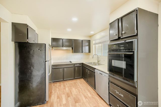 23227 110th Place SE, Kent, WA 98031