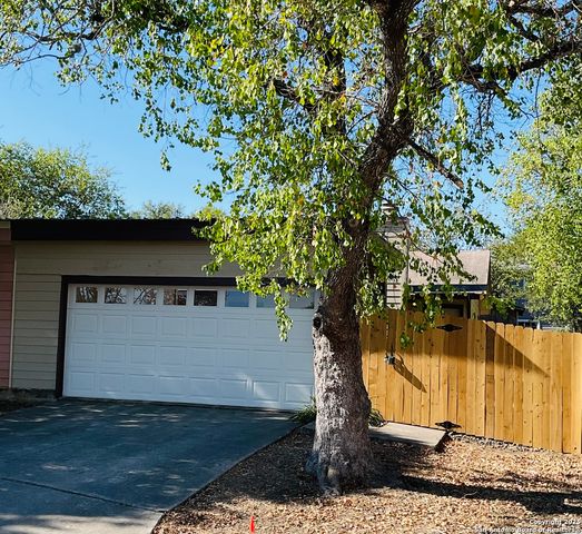 7918 Falcon Ridge, San Antonio, TX 78239