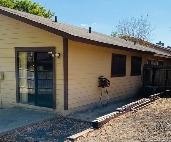 7918 Falcon Ridge, San Antonio, TX 78239