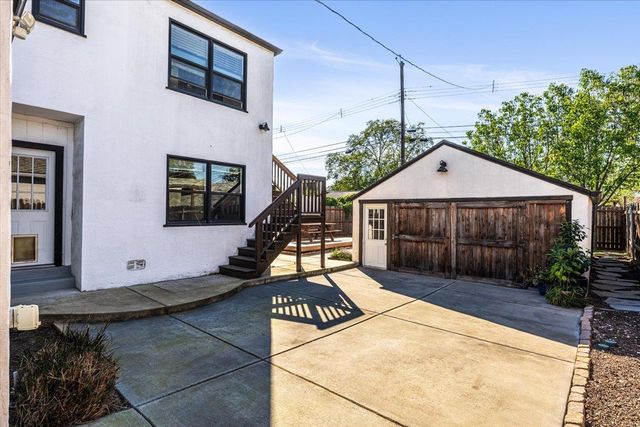 2100 36th Street, Sacramento, CA 95817