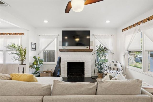 2100 36th Street, Sacramento, CA 95817